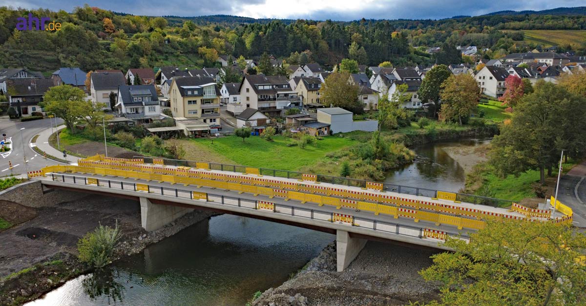 Die Bachemer Brücke ist für Fußgänger und Radfahrer bereits freigegeben. Am 9. November folgt die geplante Eröffnung für alle Verkehrsteilnehmer.