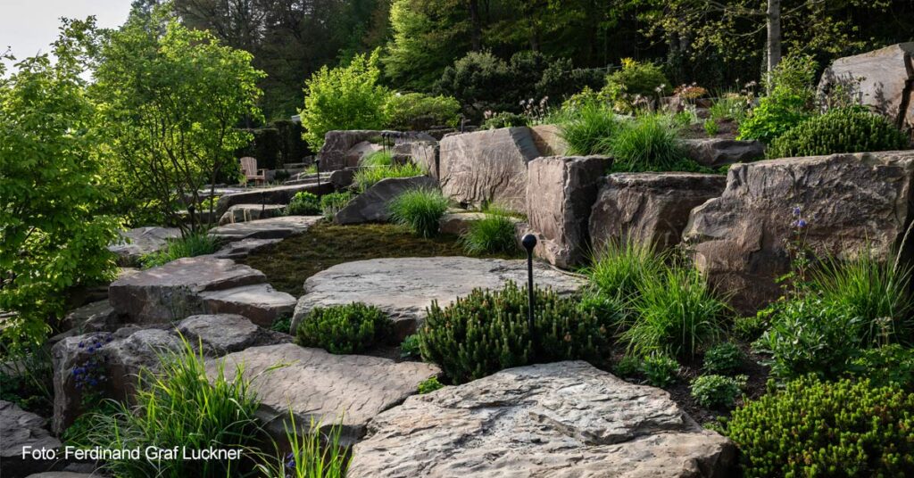 Stein, Natur und Design: Mit seiner unverwechselbaren Gartengestaltung hat sich Peter Berg aus Sinzig-Westum international einen Namen gemacht. Jetzt steht er erneut im Finale des renommierten SGLD Awards.
