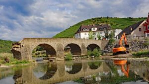 Ein Vortrag im Schloss Sinzig zeigt, was die Flut zerstörte, was erhalten blieb und wie sich die Region verändert.